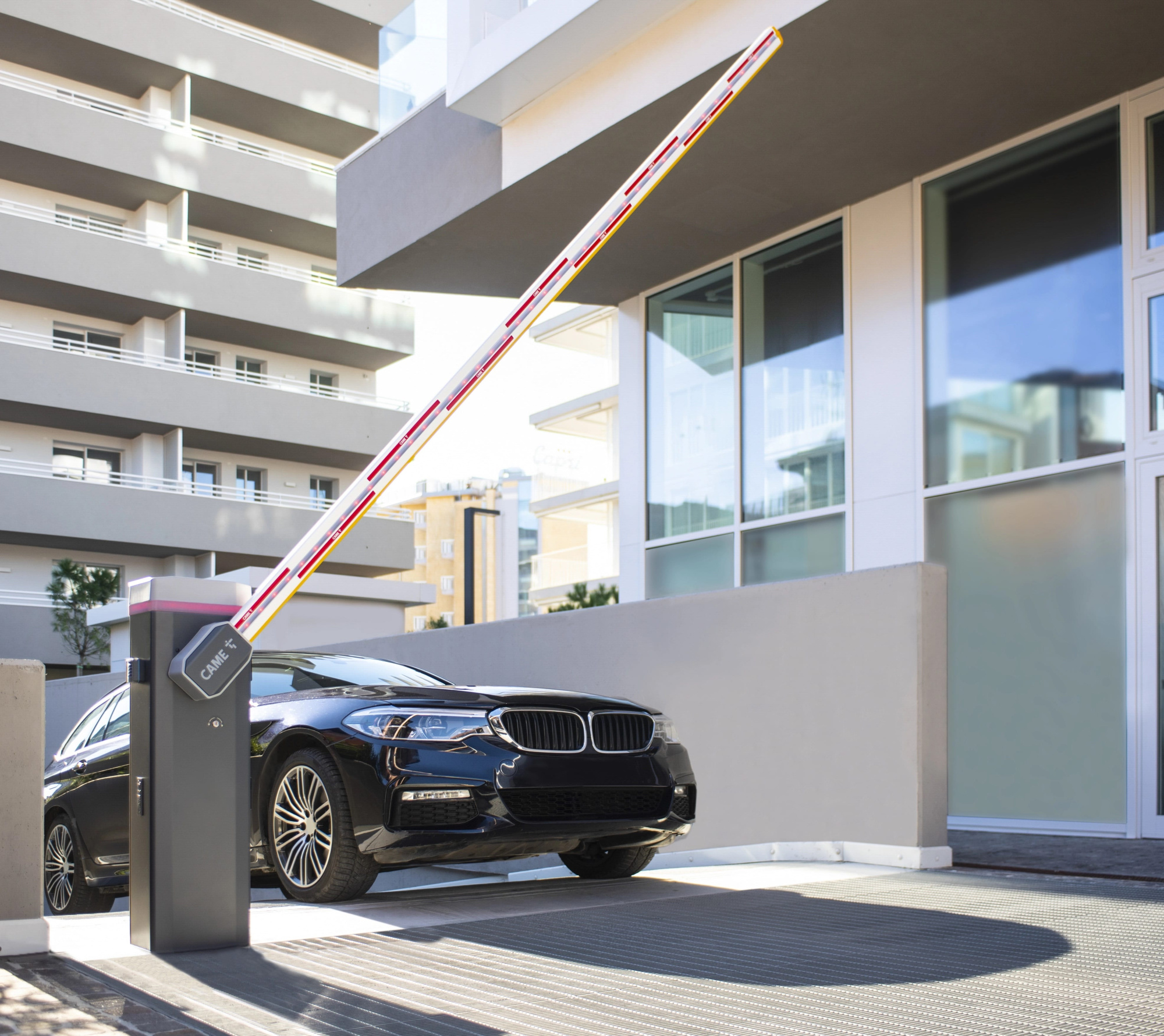 Комплект шлагбаума GARD GT8 для проездов до 7,8 м (тумба, стрела, светодиодная лента, светоотражающие наклейки, опора)